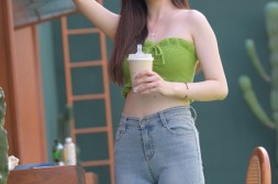 (相同幼妇人的英伦片子)!一年102亿“黑料”越多董宇辉带货越猛-吃瓜曝光黑料166FUN:揭秘背后的底细让你大跌眼镜